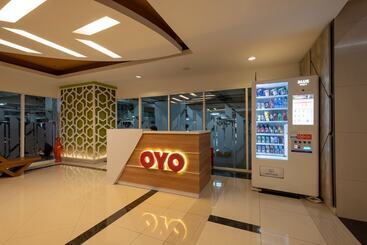 هتل Oyo 2245 Apartment Grand Kamala Lagoon