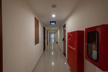 هتل Oyo 2245 Apartment Grand Kamala Lagoon