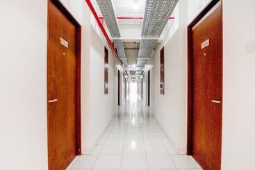 هتل Oyo 2942 Apartement River View Jababeka