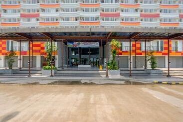 هتل Oyo 2942 Apartement River View Jababeka