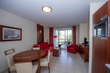 هتل آپارتمان Goélia Mandelieu Riviera Resort