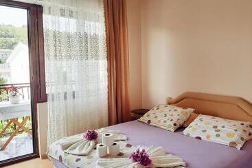 پانسیون Guesthouse Dona