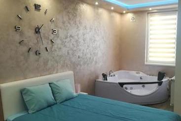 پانسیون Jacuzzi Room