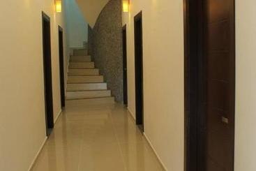 پانسیون Villasuri Homestay