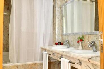 Grand Muthu Golf Plaza Hotel & Spa