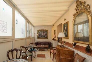 هتل Aurelius Art Gallery
