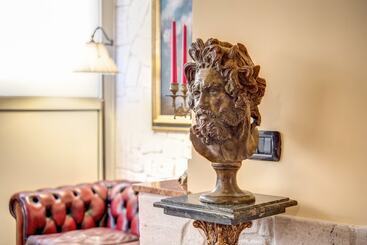 هتل Aurelius Art Gallery