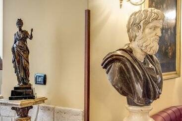 هتل Aurelius Art Gallery