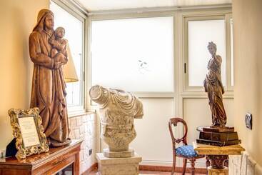 هتل Aurelius Art Gallery
