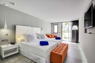 هتل Barcelo  Teguise Beach - Adults Only