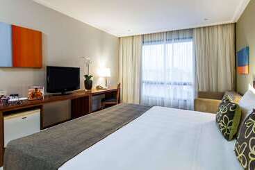 هتل Comfort Suites Vitoria