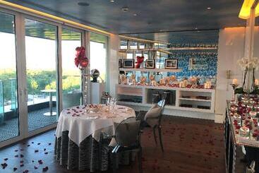 Four Seasons Hotel London At Park Lane
