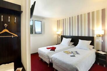 Grand Hotel Sénia - Orly  Airport