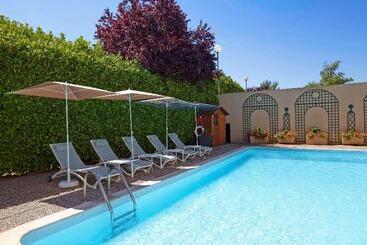 هتل Ibis Beaune Centre