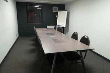هتل Ibis Chesterfield North  Barlborough