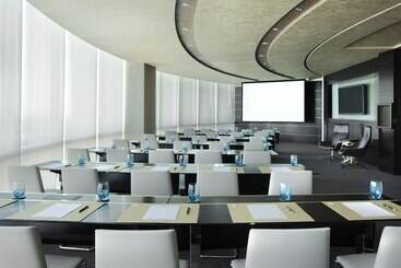هتل Jumeirah Emirates Towers Dubai