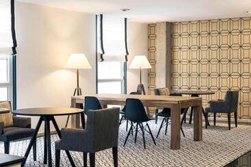 هتل Mercure Jardines De Albia