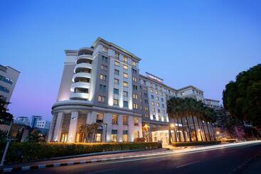 هتل Parkroyal Yangon