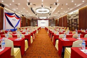 هتل Parkroyal Yangon