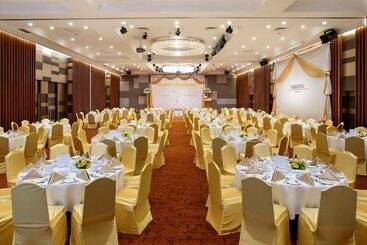 هتل Parkroyal Yangon
