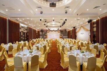 هتل Parkroyal Yangon