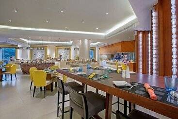 هتل Parkroyal Yangon