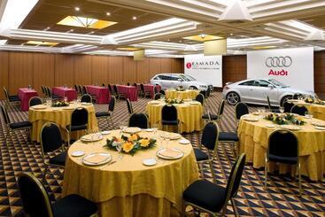 Hotel Ramada By Wyndham Naples
