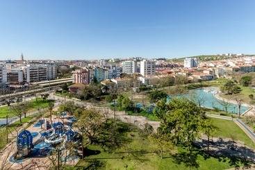 هتل Residencial Jardim Da Amadora