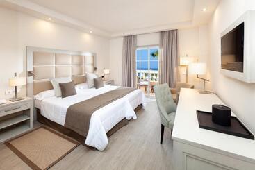 Hotel Riu Garoé