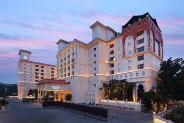 هتل Sheraton Grand Pune Bund Garden