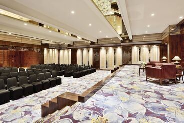هتل Sheraton Grand Pune Bund Garden