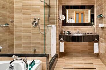 هتل Sofitel Montreal Golden Mile