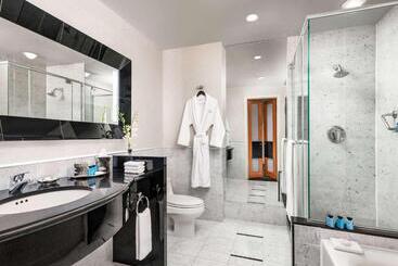 هتل Sofitel Montreal Golden Mile