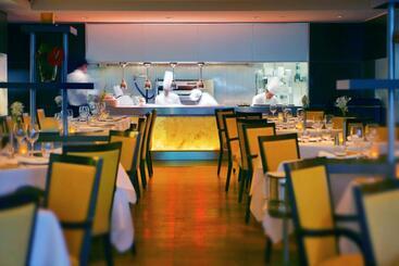 هتل Sofitel Montreal Golden Mile