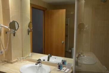 هتل Spa Acevi Val D’aran