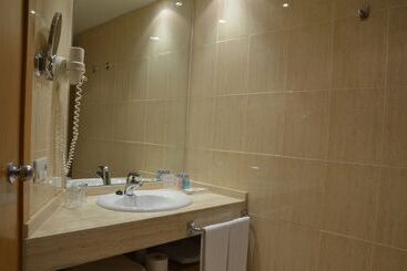 هتل Spa Acevi Val D’aran