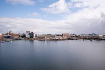 هتل Voco St. David S Cardiff, An Ihg