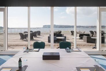 هتل Voco St. David S Cardiff, An Ihg