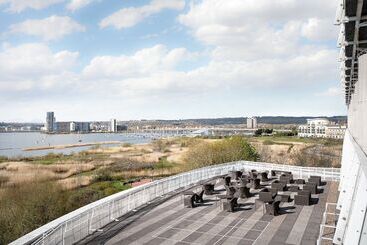 هتل Voco St. David S Cardiff, An Ihg