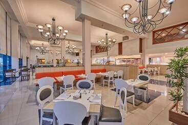 استراحتگاه Sandos Papagayo