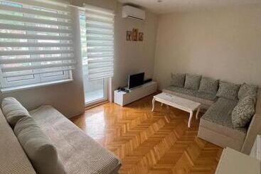 هاستل Apartmani Mv