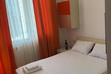 هتل Orange Home