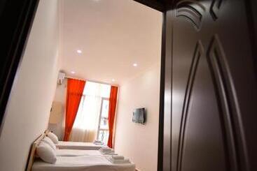 هتل Orange Home