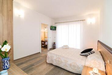 Molarotto Camere Con Angolo Cottura