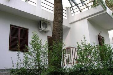 پانسیون Apartmani I Sobe Goca