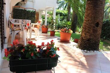 پانسیون Apartmani I Sobe Goca