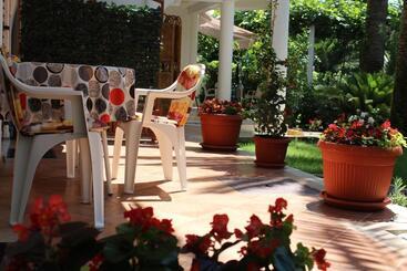 پانسیون Apartmani I Sobe Goca
