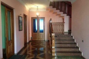 پانسیون Guesthouse Parnavaz Mepe