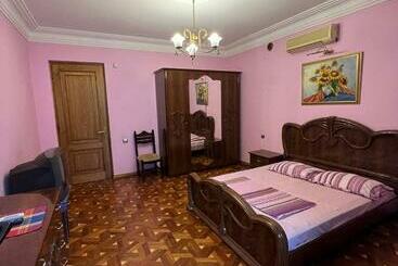 پانسیون Guesthouse Parnavaz Mepe