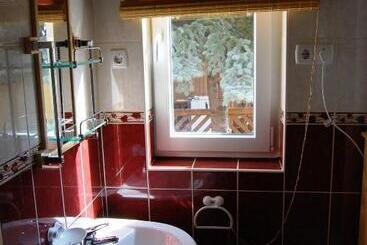 پانسیون Maya Guesthouse